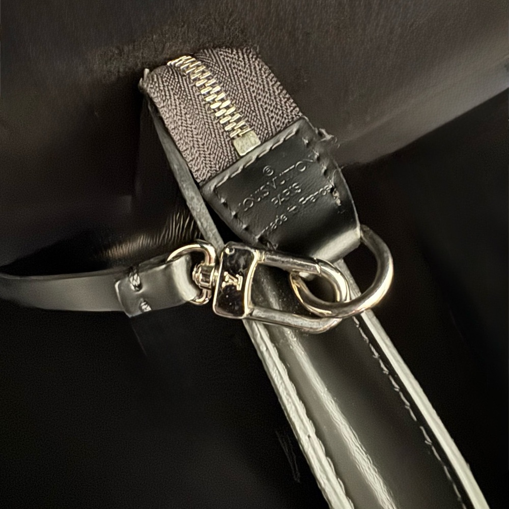 Louis Vuitton Black Epi Pochette - Picture 3 of 8